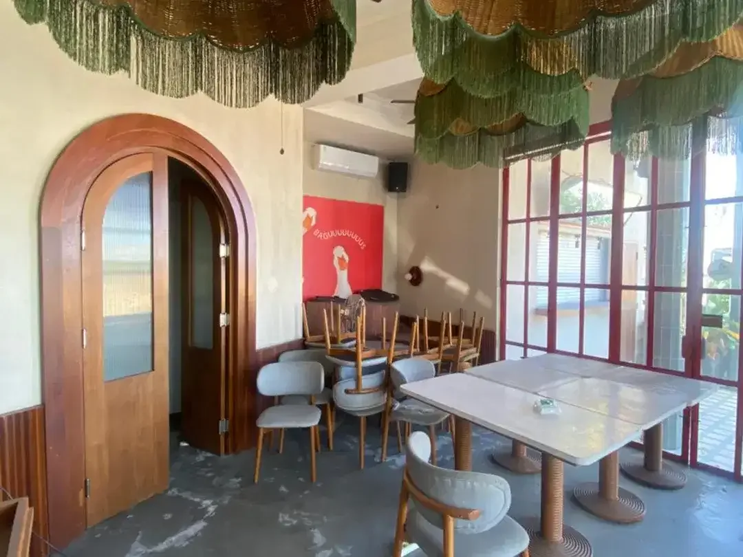 [GOLDEN OPPORTUNITY] Restoran Mewah 2 Lantai di Canggu – Siap Pakai, Kapasitas 80 Kursi & Listrik Mega 37kWh - Image 3 of 10