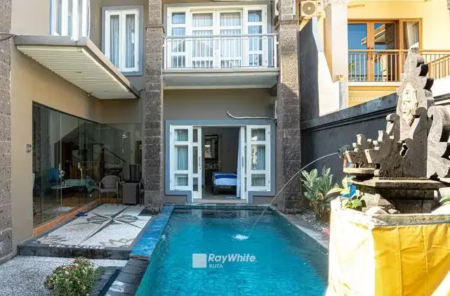 Dijual Villa Modern 3 Kamar Tidur di Seminyak - Image 1 of 10