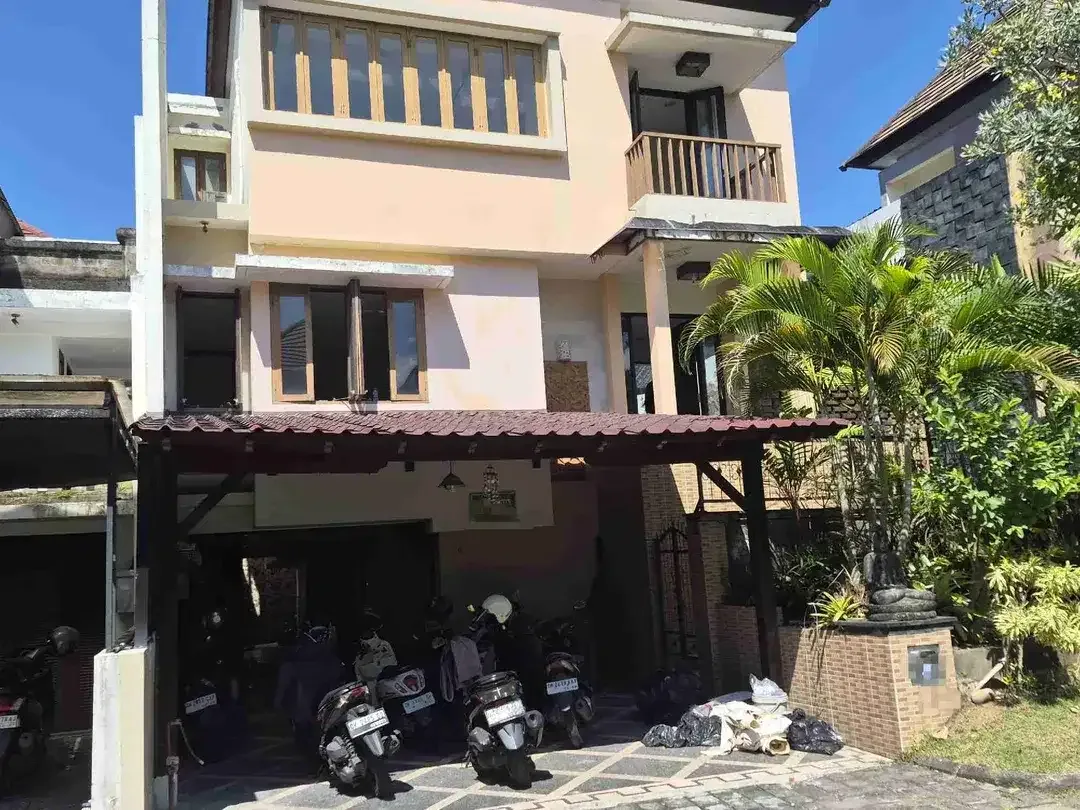Rumah 3 Lantai Cluster Elite Hayam Wuruk Denpasar - Image 1 of 10