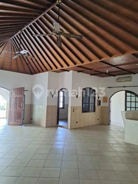 Rumah Mewah Ala Eropa di Jantung Denpasar - LT 400 MÂ², Prestisius, Langka & Siap Huni! Hanya 5 M! - Image 2 of 4