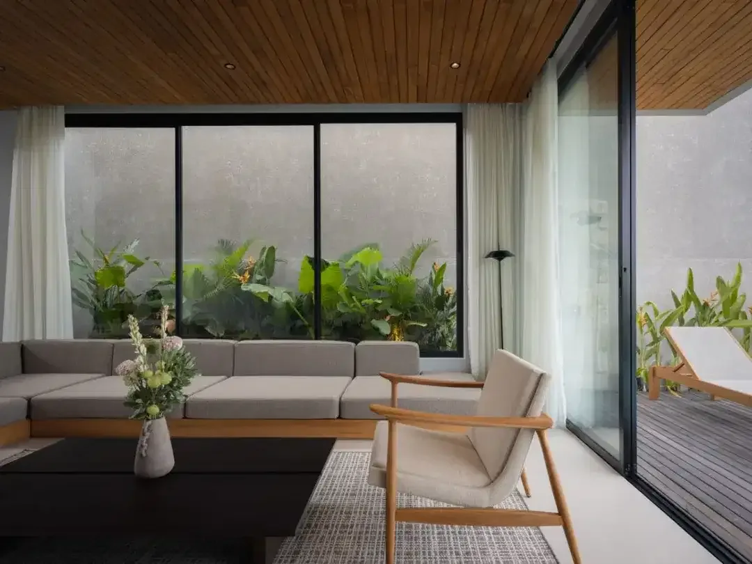 Luxury 3-Bedroom Villa for Rent in Tumbak Bayuh – Fully Furnished with High-Speed Internet - Image 3 of 10