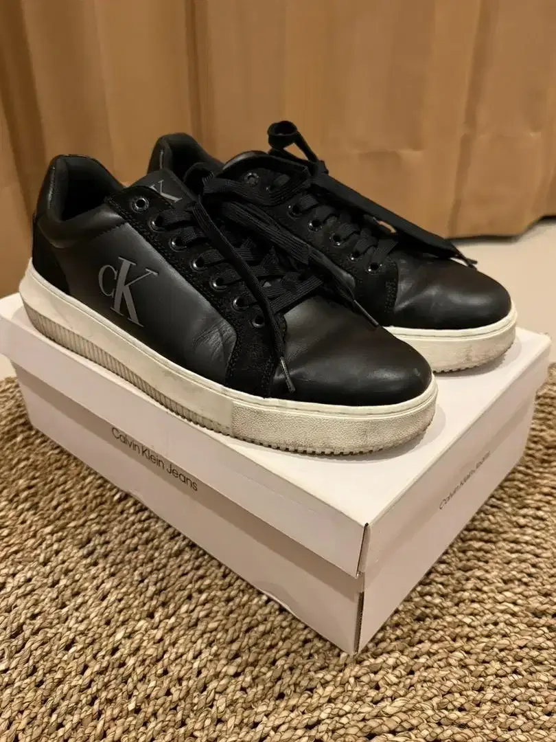 Sepatu Calvin Klein Asli, Size 44 Bagus - Image 1 of 5
