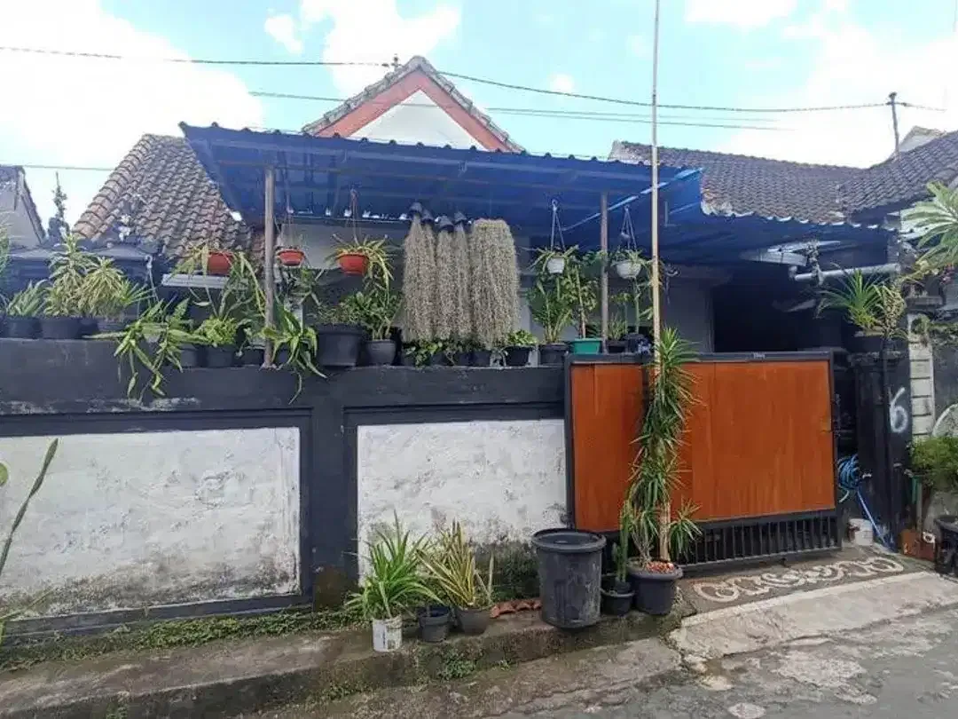 Dijual Rumah Secondary Lantai 1 - Berlokasi Jlan Taman Sri Wedari Cepaka Munggu - Image 1 of 4