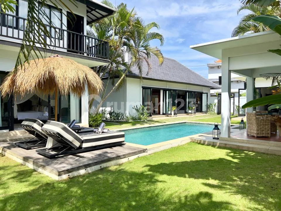 Price Drop Villa Luxury Tropical Canggu Dekat Batu Bolong Beach - Image 1 of 4