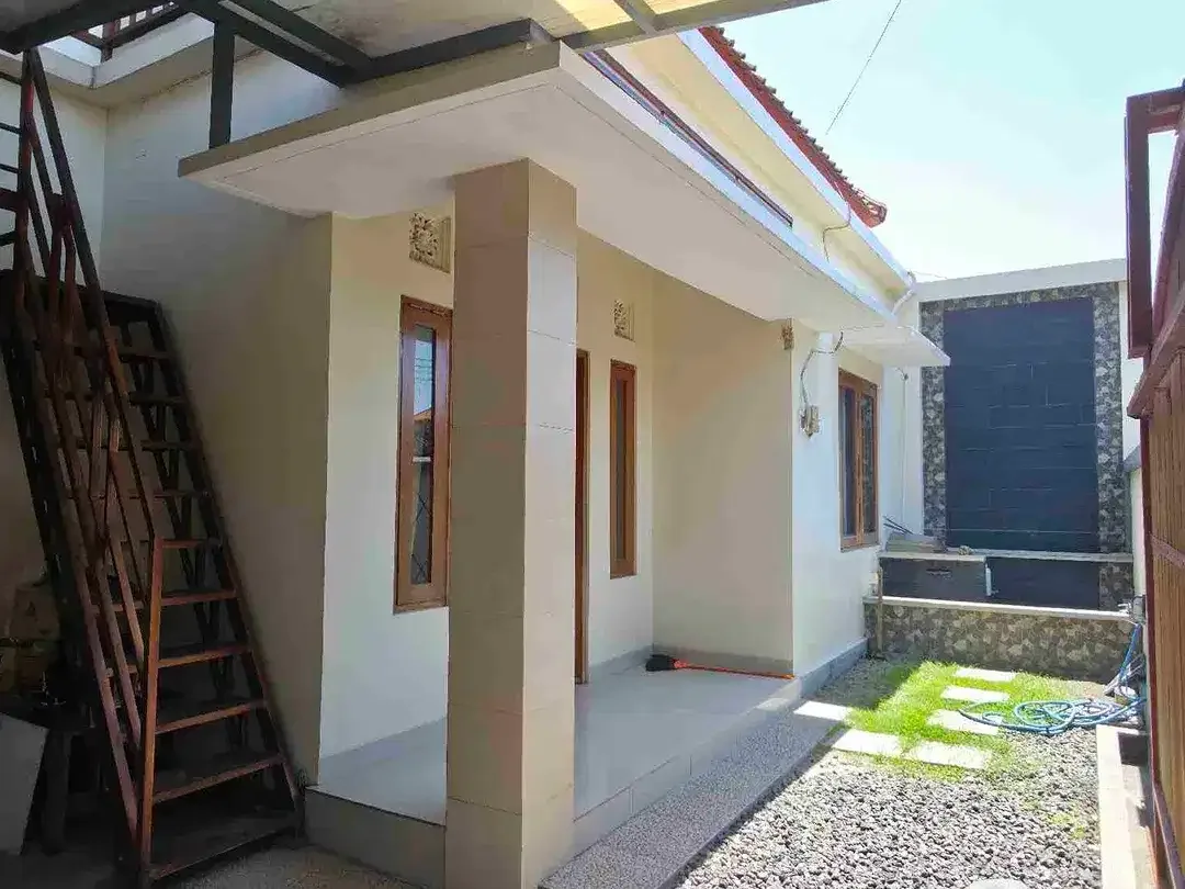 RUMAH 2 KAMAR, LINGKUNGAN TENANG, DEKAT JALAN RAYA DAN KAMPUS IDB RENON - Image 3 of 10