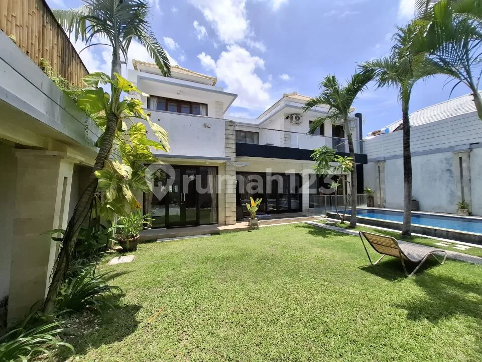 Villa Modern Minimalis Jl Mertanadi Kerobokan untuk Investasi - Image 2 of 4