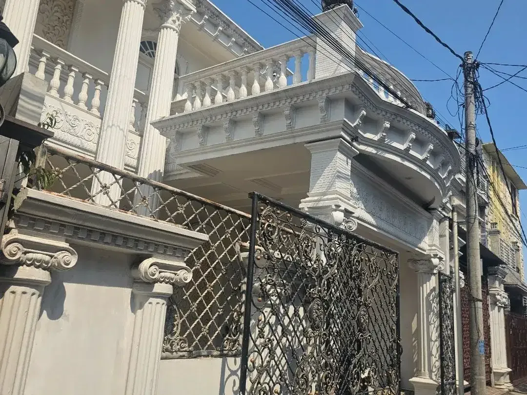 Rumah Eksklusif 3 Kamar Dijual di Area Gatsu Barat, dekat Starbuck - Image 2 of 10
