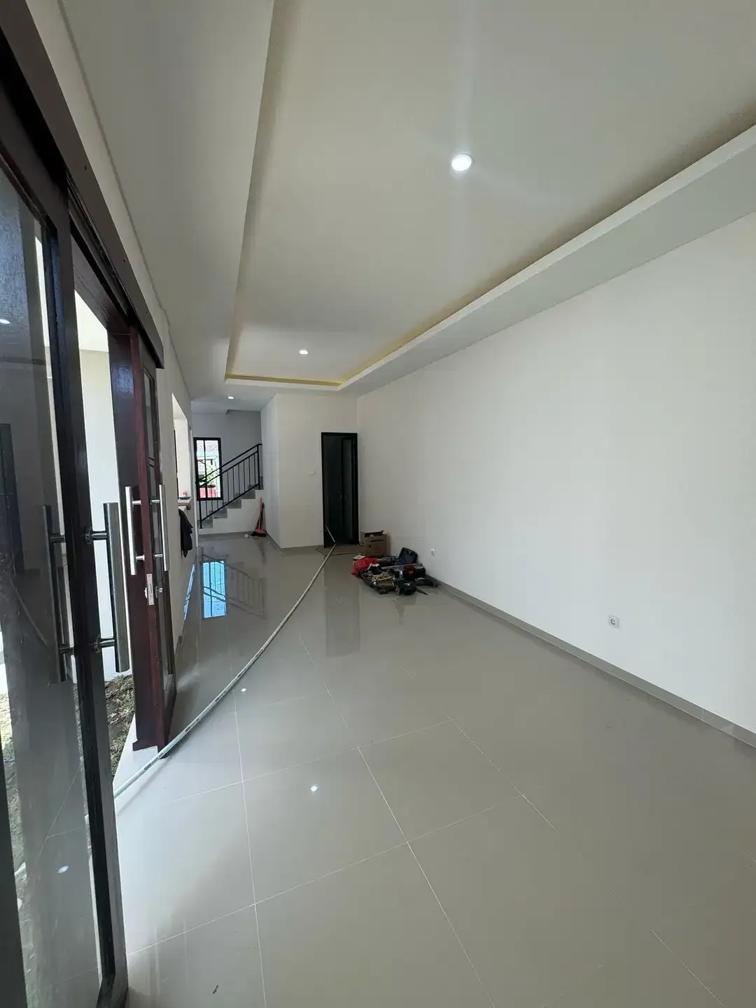 RUMAH ELEGAN 2 LANTAI DEKAT JL. BULUH INDAH DENPASAR BALI - Image 7 of 10