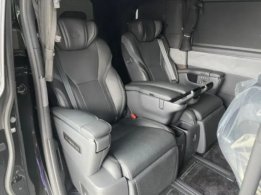 Brand New LEXUS LM 350 Hybrid 7 Seater 2024 Graphite Black , Asli Bali - Image 6 of 10