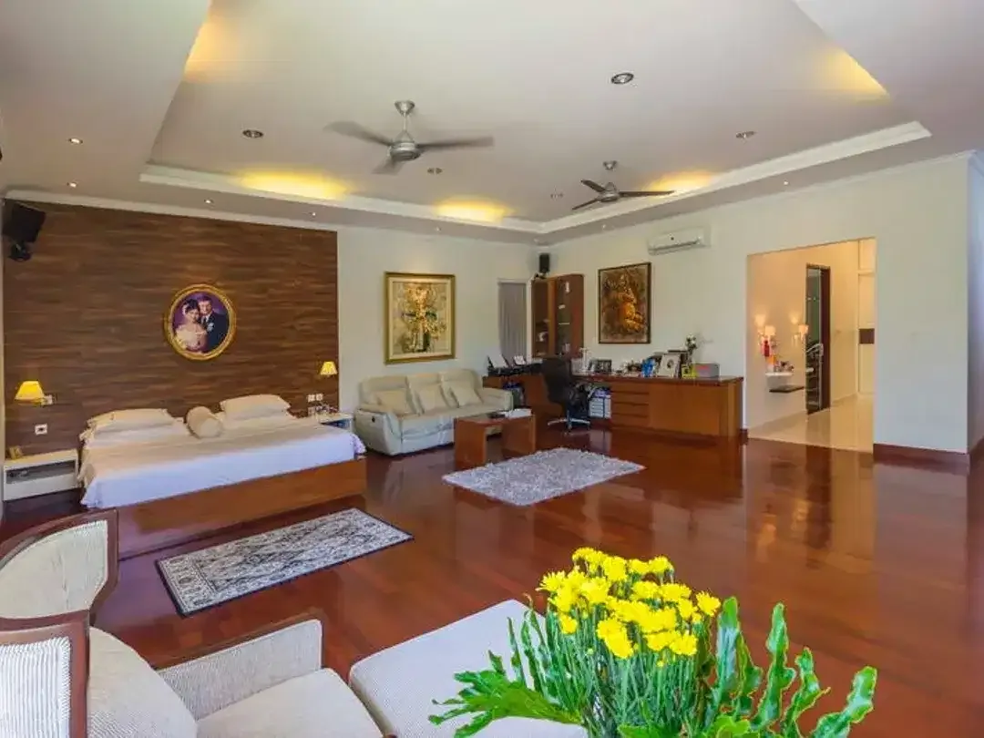 Freehold - Luxury 5-Bedroom Villa with Golf Course Frontage & Ocean Views in Pecatu, Bali - Image 10 of 10