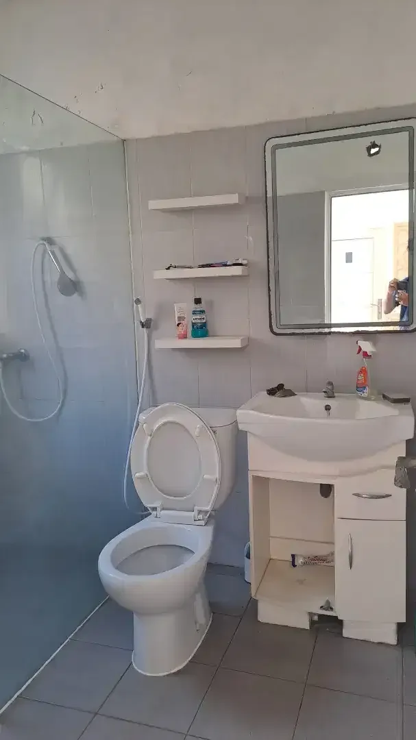 Disewakan bulanan Rumah Ada AC TVWifi Waterheater KulkasKompor Parkir - Image 10 of 10