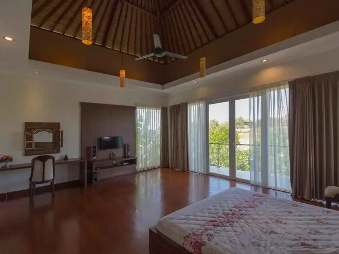 Freehold - Luxury 5-Bedroom Villa with Golf Course Frontage & Ocean Views in Pecatu, Bali - Image 9 of 10