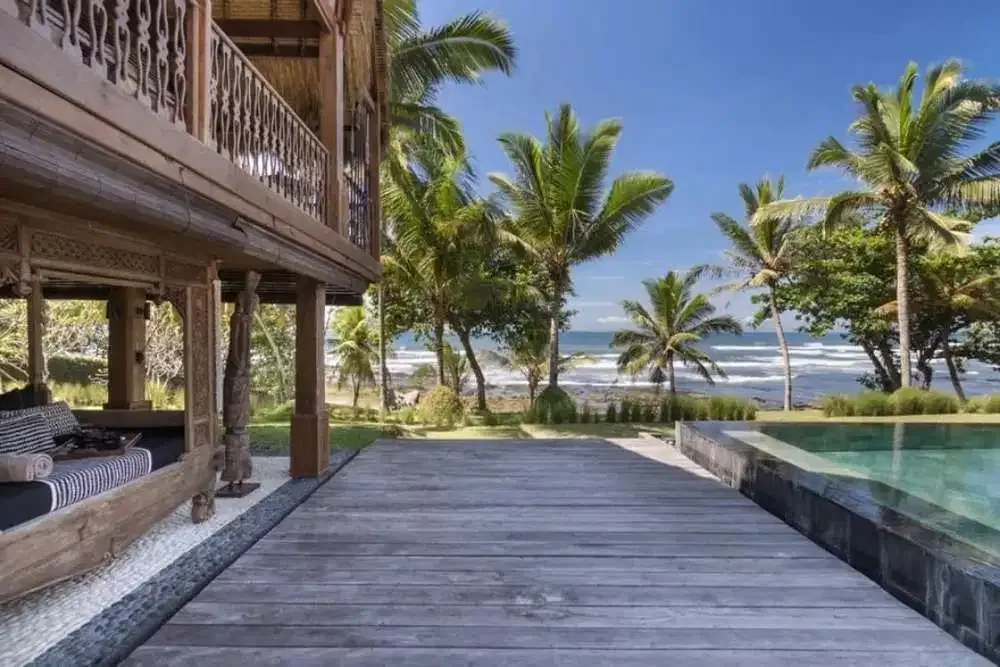 LUXURIOUS BEACH FRONT WOODEN VILLA - Image 7 of 10