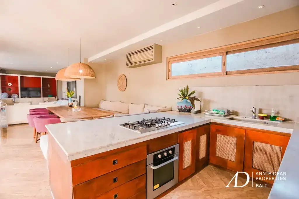 FREEHOLD | 5-BEDROOM VILLA WITH RICE FIELD VIEWS - PADONAN, CANGGU - Image 9 of 10