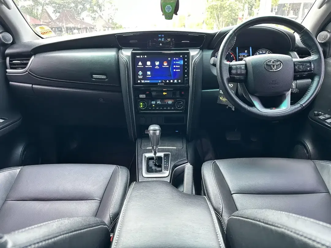 FORTUNER 2.8 GR TSS LEGENDER 2024 HITAM - Image 10 of 10