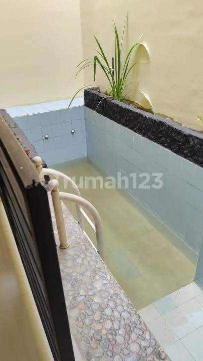 Disewakan Rumah 2 Lantai Full Furnished di Graha Utama Residence - Image 2 of 4