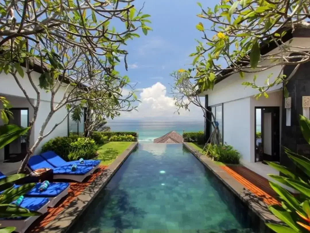 BEACHFRONT VILLA FOR YEARLY RENT IN NUSA DUA - Image 1 of 9