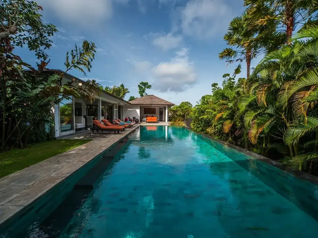 Villa Pecatu Ungasan Bangunan Mewah Dengan Pemandangan Hutan - Image 3 of 10