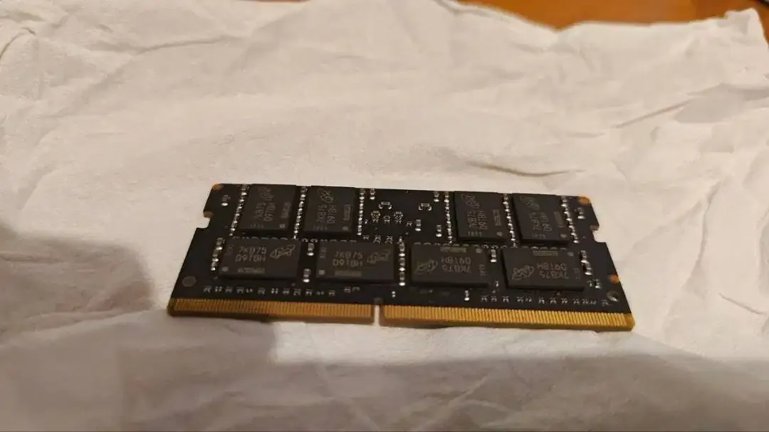 16GB RAM Micron SODIMM 2400Mhz (PC4-19200) laptop memory - Image 2 of 5