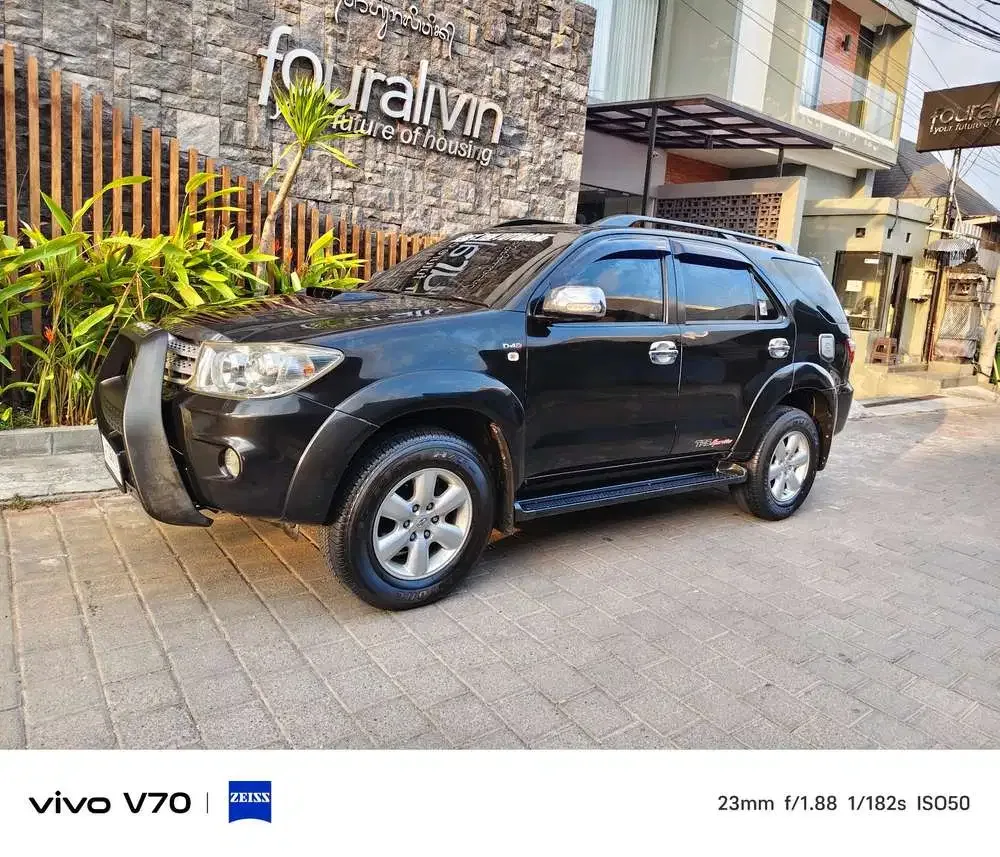 Toyota Fortuner 2011 Diesel - Image 4 of 10