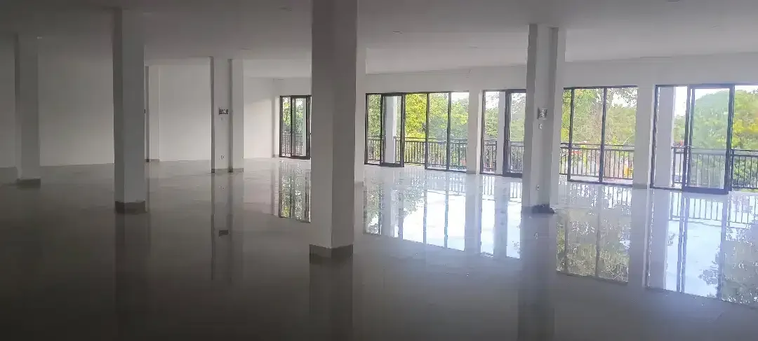 RUKO BARU 3 LANTAI DISEWAKAN DI JL RAYA KUTA -LOKASI PRIME UNTUK USAHA - Image 5 of 10
