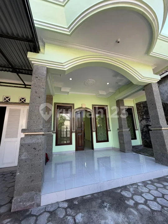 Rumah Besar 2 Lantai di Panjer Siap Huni Parkir 4 Mobil - Image 1 of 4