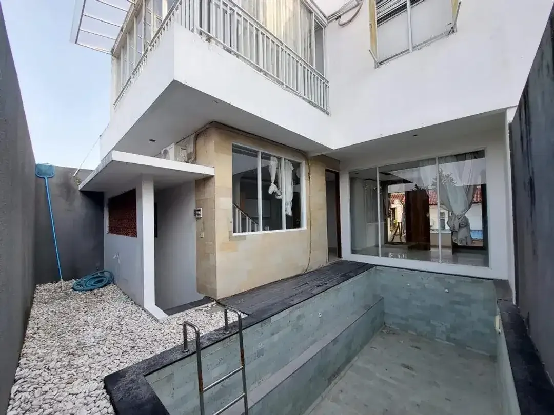Villa Full Furnish 3 Lantai, Desain Modern Siap Huni di NUSA DUA, Badung - Image 3 of 10