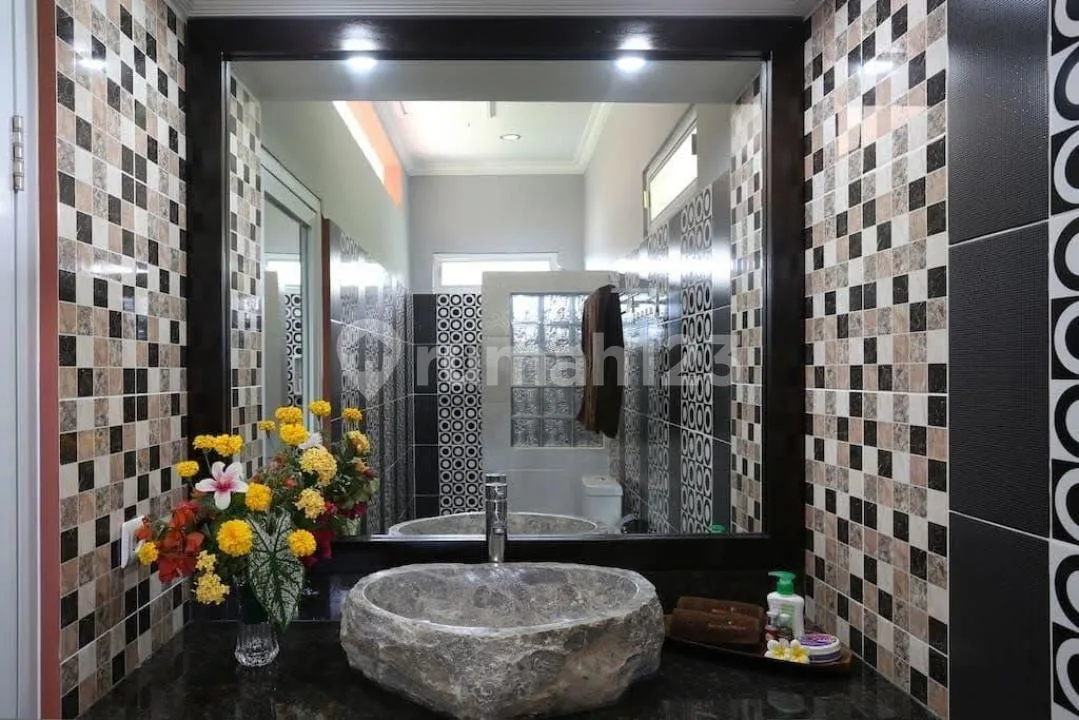 Villa Luas View Sunrise Dekat Pantai Ada Pool Furnished di Lovina - Image 4 of 4