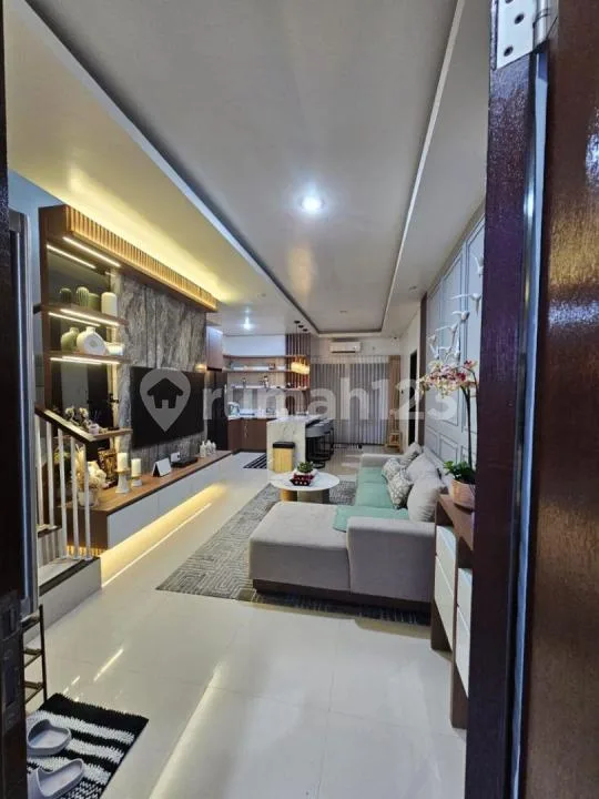 Rumah 2 Lantai Full Furnished Lokasi Penatih Dekat Living World - Image 2 of 4
