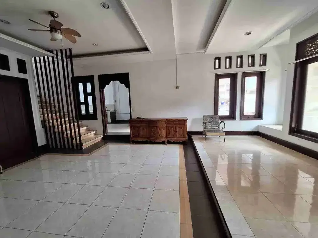 Rumah 2 Lantai dan 6 KT di Jl. Raya Pandu Dalung Kuta Utara - Image 6 of 9