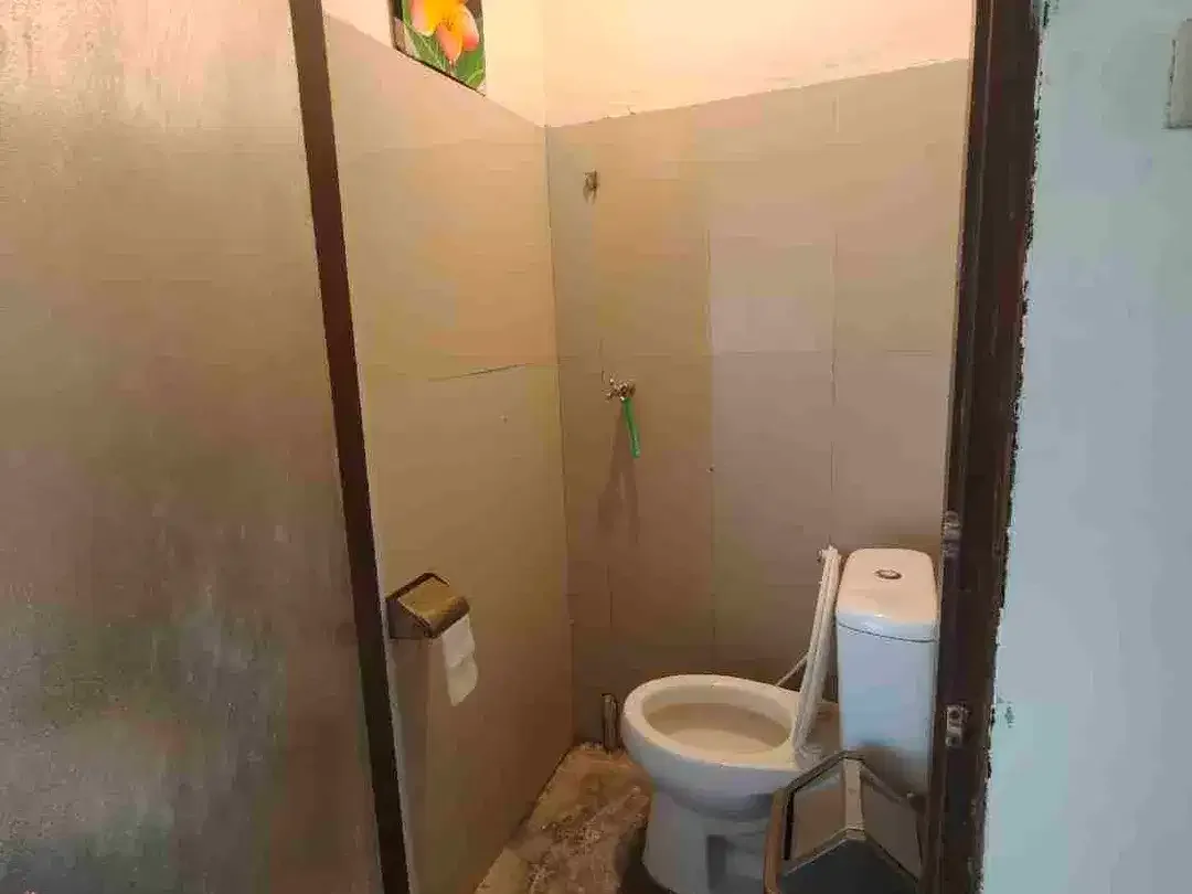 BUC over kontrak resto Masih operasi fully furnished strategis lingkungan villa bebas banjir - Image 10 of 10