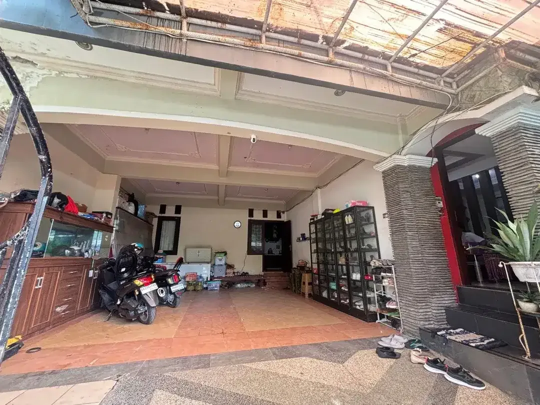RUMAH 3 LANTAI DI PERUMAHAN JL RAYA LUKLUK MENGWI DEKAT PUSPEM BADUNG - Image 2 of 9
