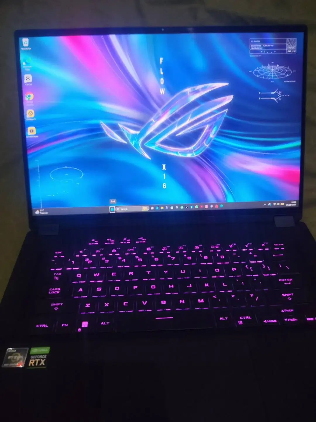 Laptop Gaming ASUS ROG Flow X16 Ryzen 9 6900HS RTX 3070Ti Mulus Second - Image 1 of 6