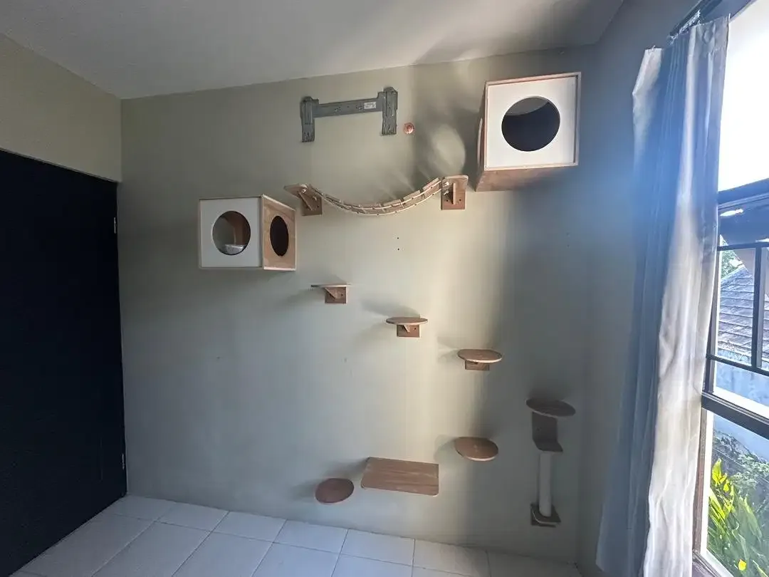 Cat wall playground / cat condo / cat tree / garukan / mainan kucing - Image 2 of 3