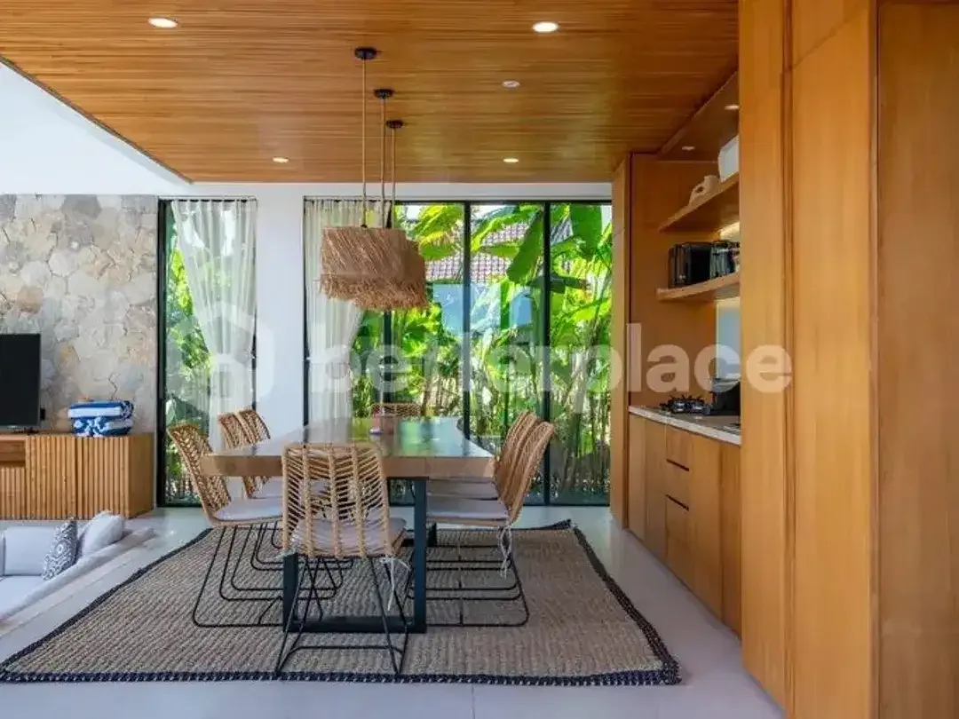 Tropical Glass Retreat — 2BR Leasehold Villa in Kerobokan - Image 6 of 10
