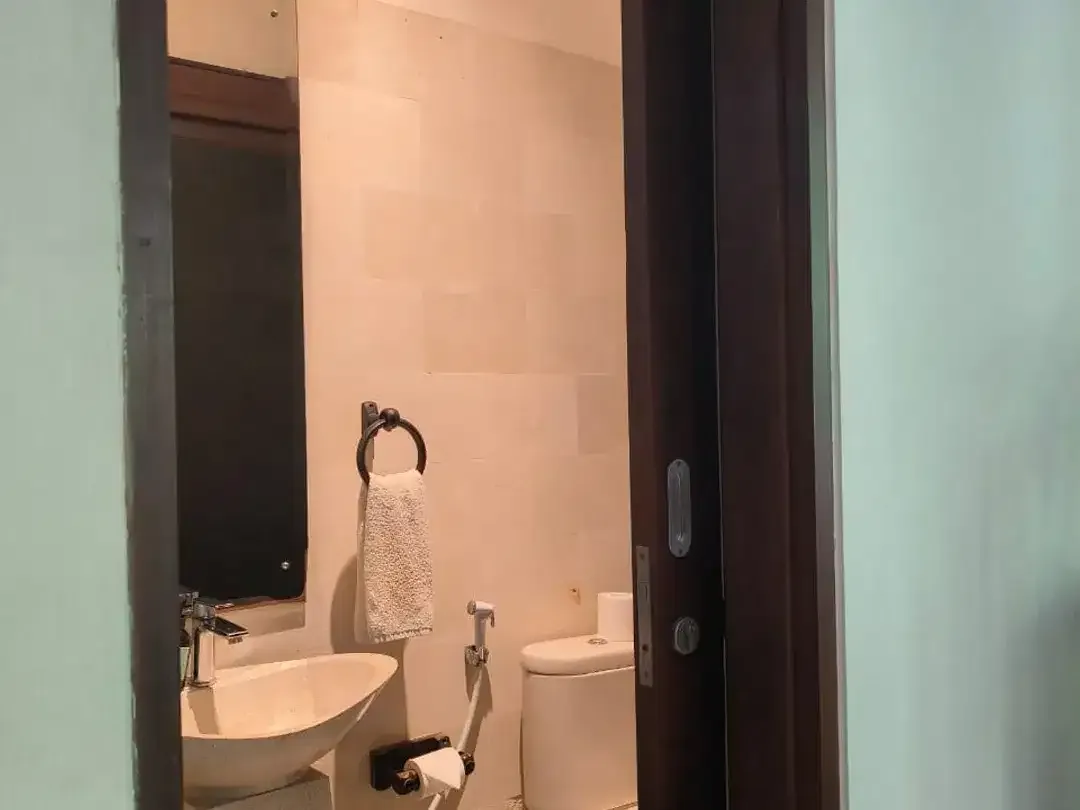 FOR SALE VILLA 2BR FURNISHED WALKING GO TO BEACH SEMINYAK - Image 6 of 10