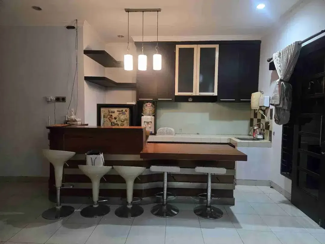 RUMAH 2 LANTAI DI PUSAT KOTA RENON - Image 2 of 8