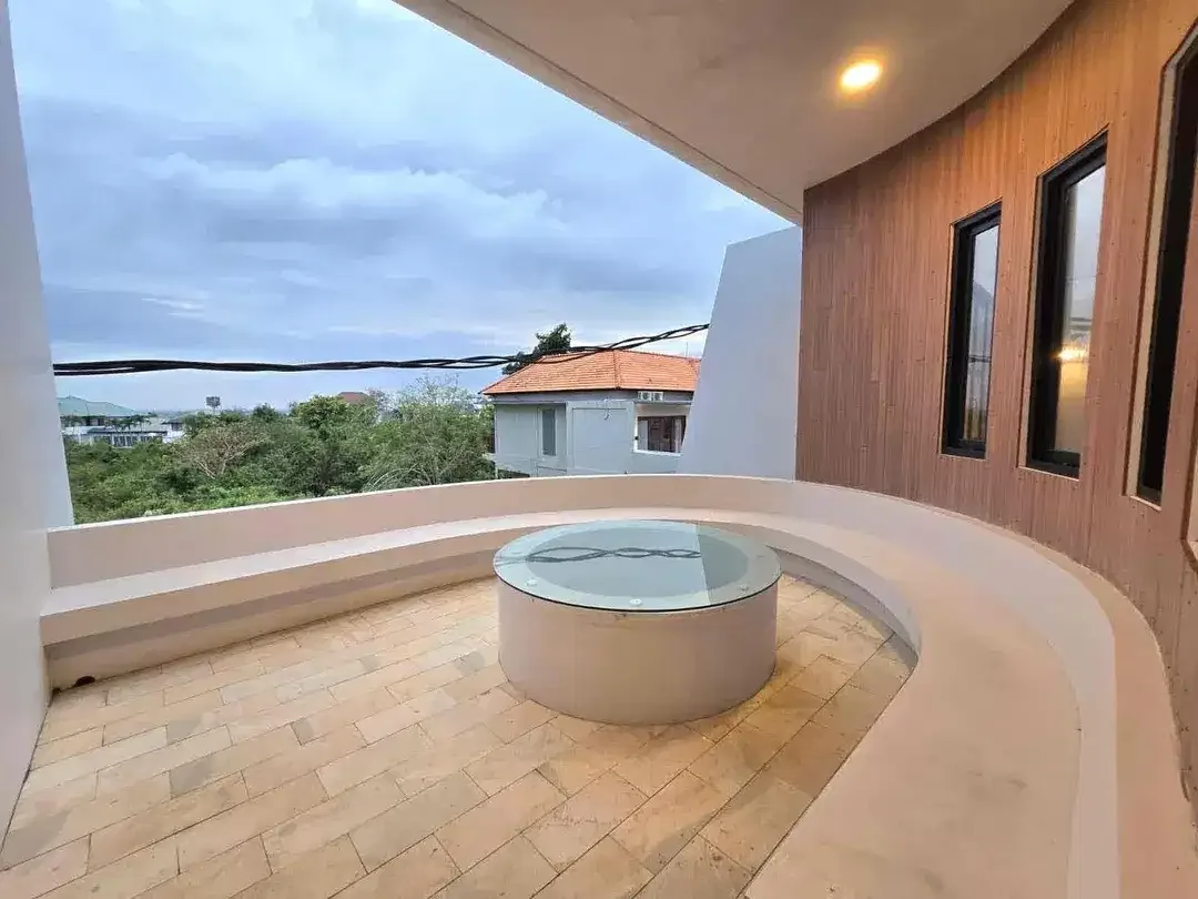 Brand new 3 bedroom villa cantik strategis Fully Furnished SHM SLF lengkap - Image 6 of 10