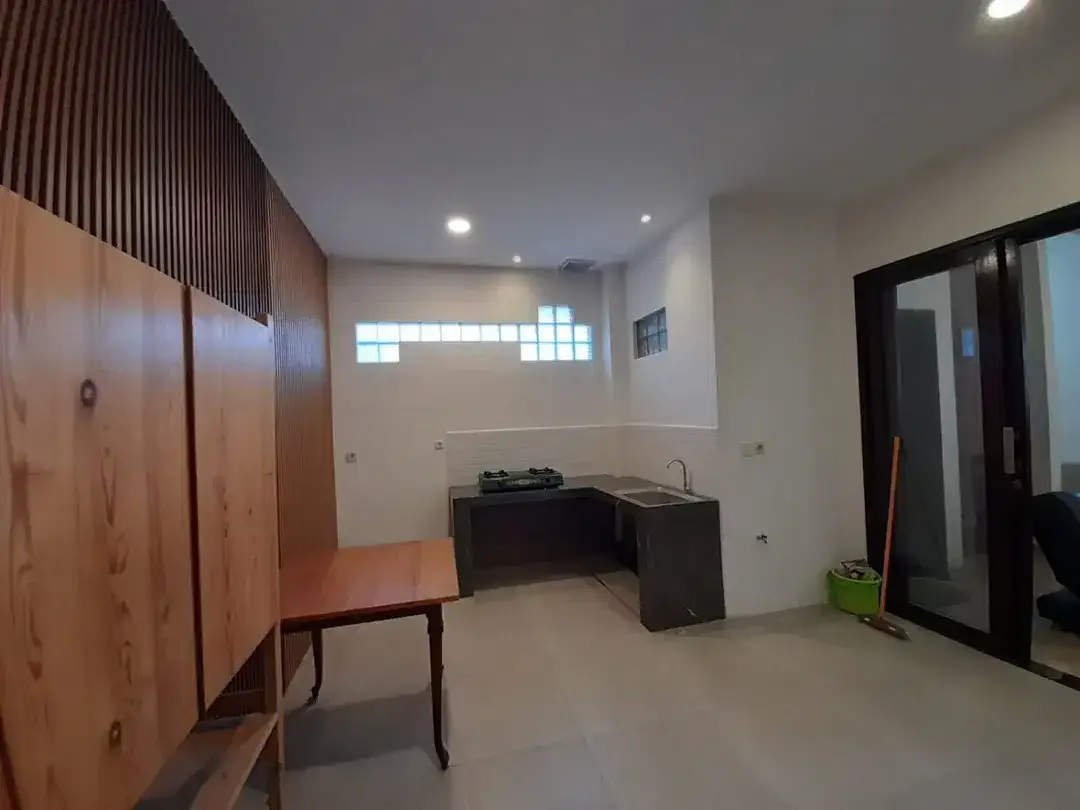 Rumah 2 Lantai Strategis di Prana Graha, Taman Griya - Image 4 of 10