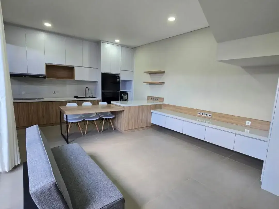 RUMAH 2 LANTAI FULLY FURNISHED DI JIMBARAN - Image 7 of 10