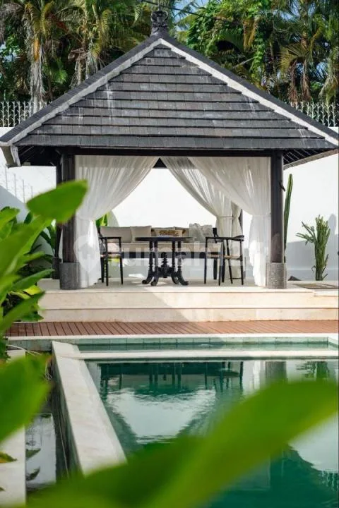 Villa Mewah Luxury Baru di Pantai Brawa Canggu Dekat Finns Area Nyaman Strategis Furnished - Image 3 of 4