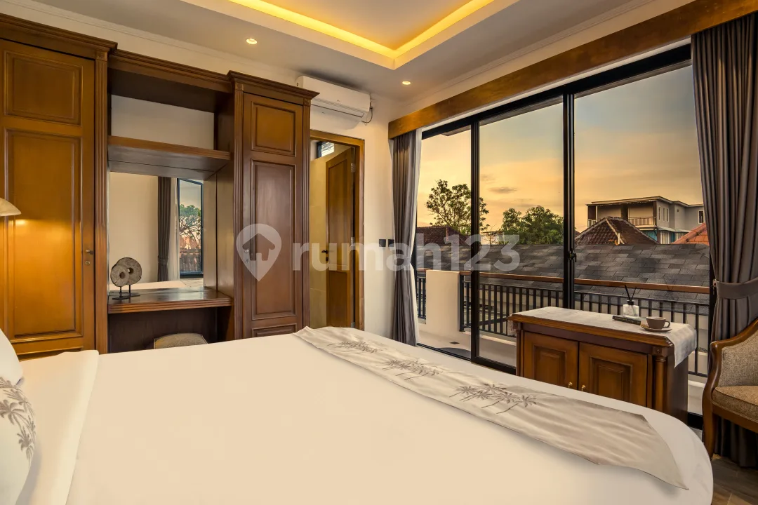 Villa Mewah 3 Kamar Tidur dengan Kolam - Kerobokan Kelod, Badung - Image 3 of 4