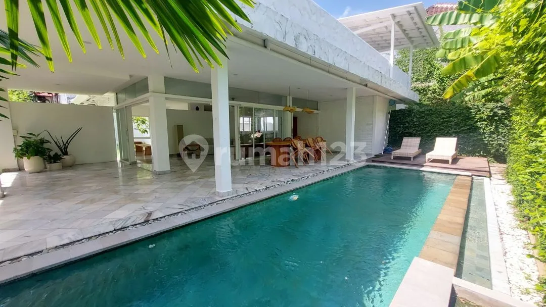 Leasehold 4 bedrooms Villa in Seminyak area - Image 3 of 4
