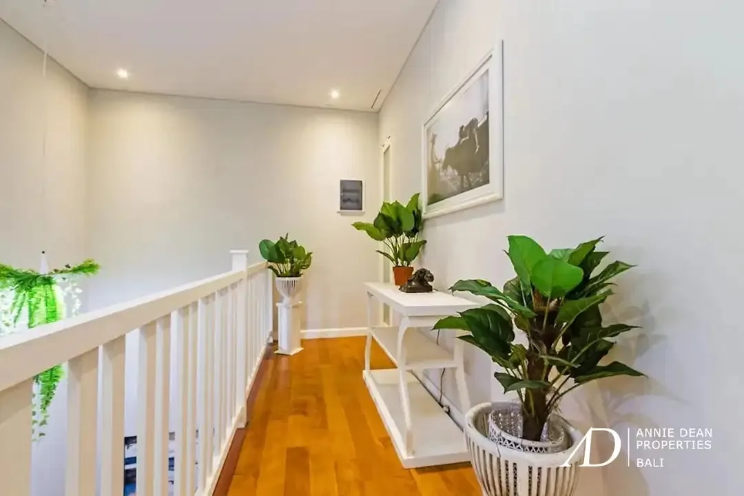FREEHOLD | BEACHSIDE COLONIAL VILLAS IN PRIME BERAWA - Image 9 of 10
