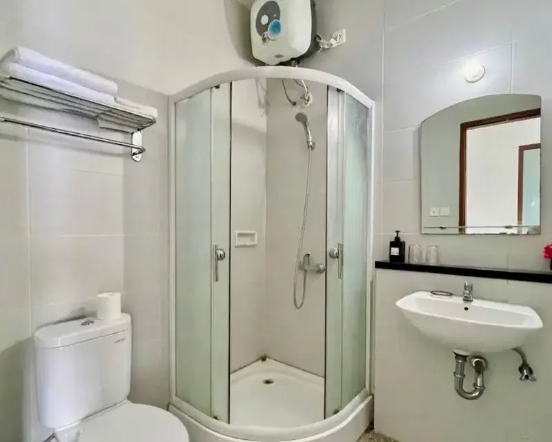COMFORTABLE SPACIOUS VILLA IN THE HEART OF UMALAS KEROBOKAN - Image 3 of 10