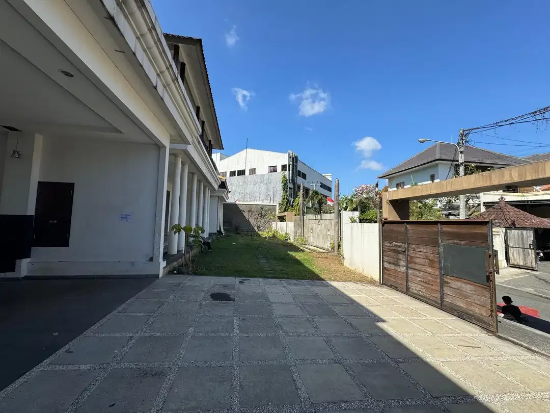 Dijual Tanah  Bonus Bangunan Villa  di Jalan Dewi Sri Kuta - Image 5 of 10