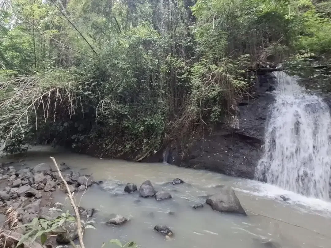Tanah luasan kecil dekat pantai los sungai berisi air terjun view laut - Image 2 of 9