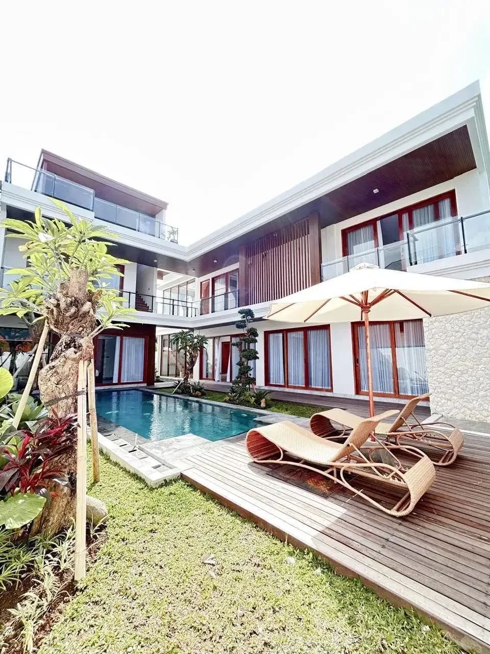 Villa Mewah 3 Lantai Full Furnished di Nusa Dua Bali - Image 6 of 10