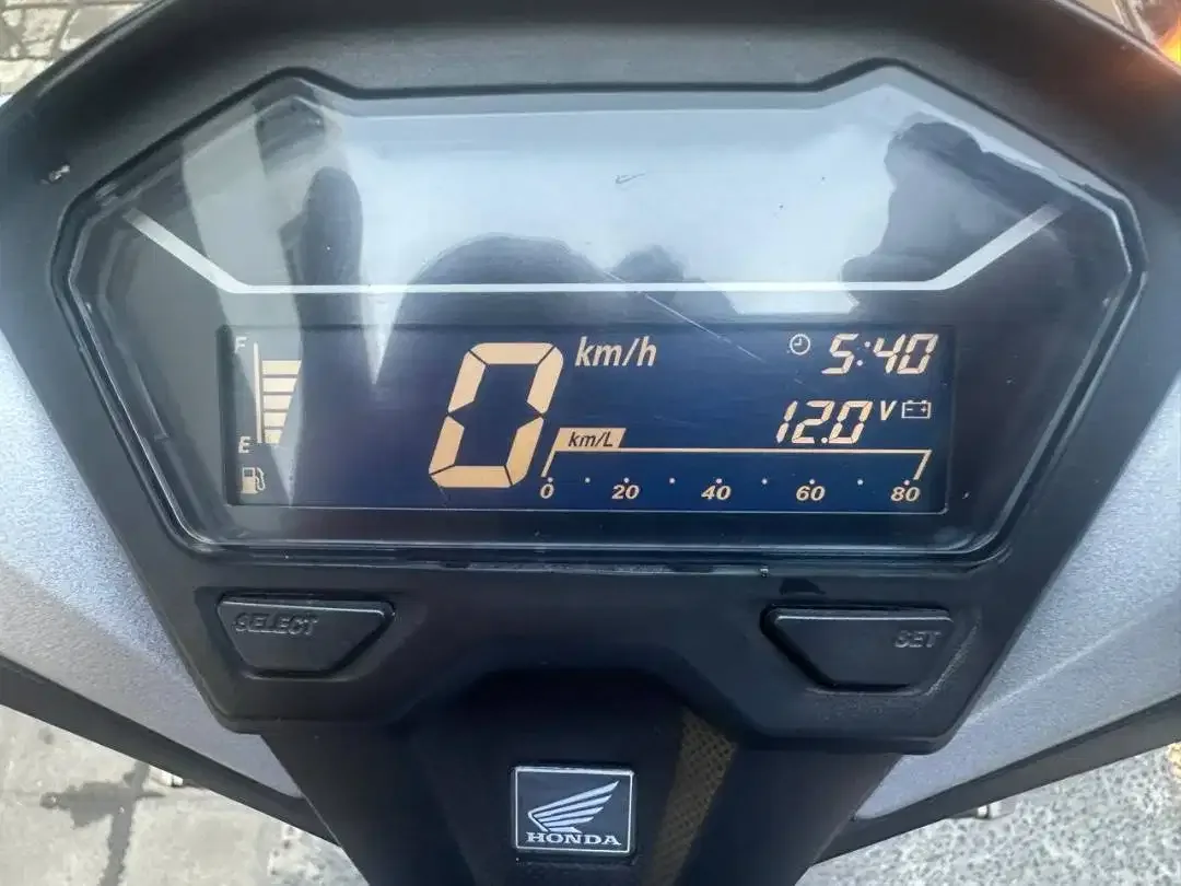 DIJUAL CEPAT Honda Vario 150CC Tahun 2021 - Silver - Image 7 of 7