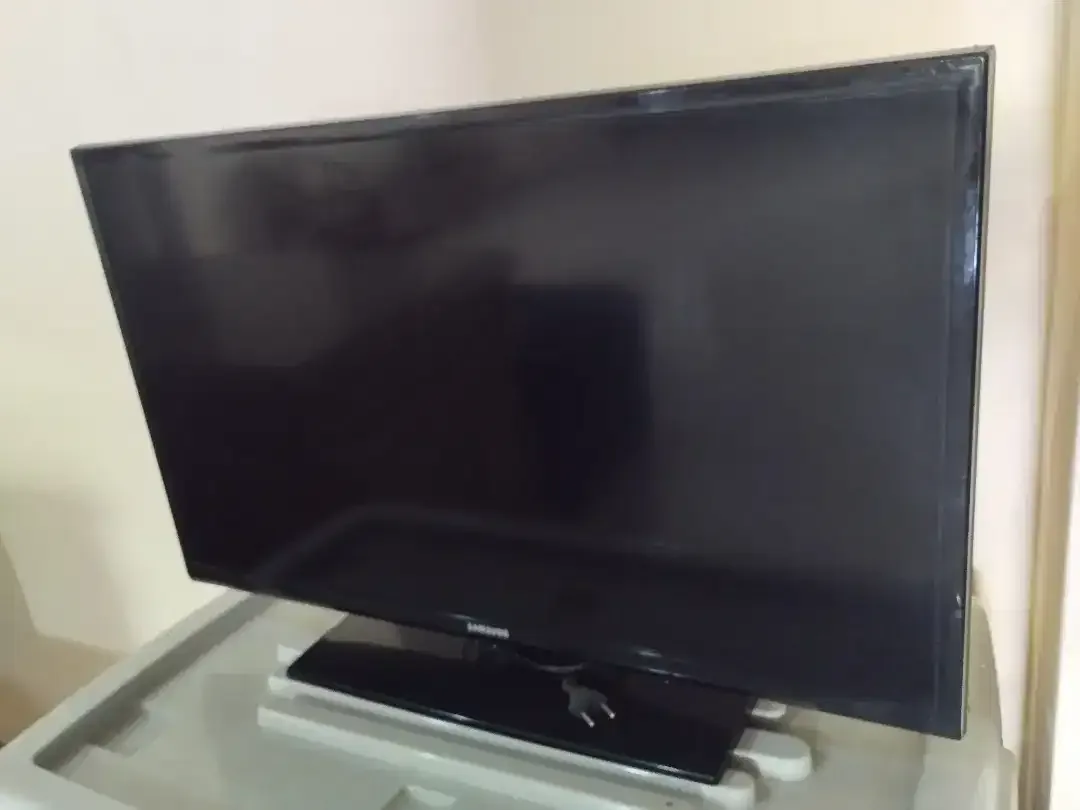 Jual TV LED Toshiba kondisi normal semuanya - Image 1 of 3